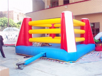  The Gradiator arena and boxing ring inflatable	