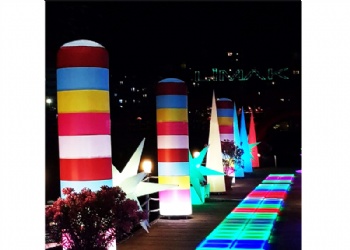 Glowing Inflatable stars and columns with printed logos