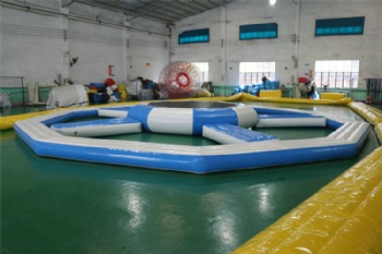  Kids circle hunting inflatable water floating trampoline maze games	