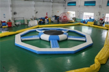  Kids circle hunting inflatable water floating trampoline maze games	